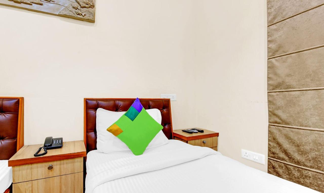 Treebo Sai Village Gold Souk - Sec 43 Gurgaon Zewnętrze zdjęcie
